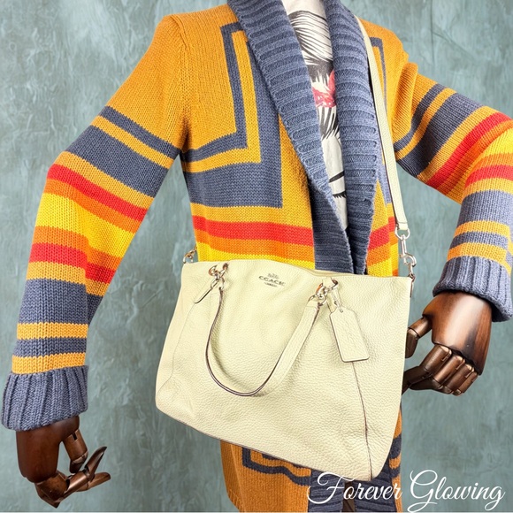 Coach Pebbled Leather Tote Purse - Light Sage Green – Authenticity Certified - Picture 3 of 7